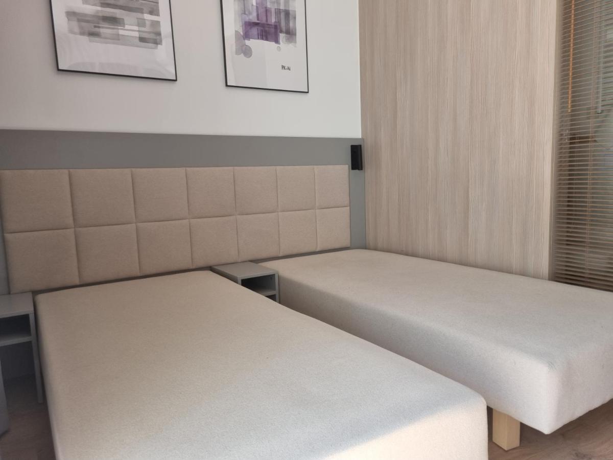 Aparthotel Warsaw Central: Balcony Retreat with Parking Exterior photo