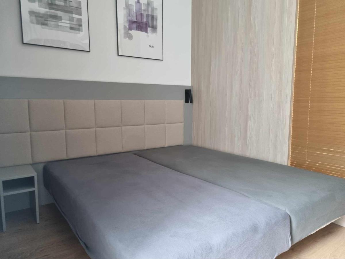 Aparthotel Warsaw Central: Balcony Retreat with Parking Exterior photo